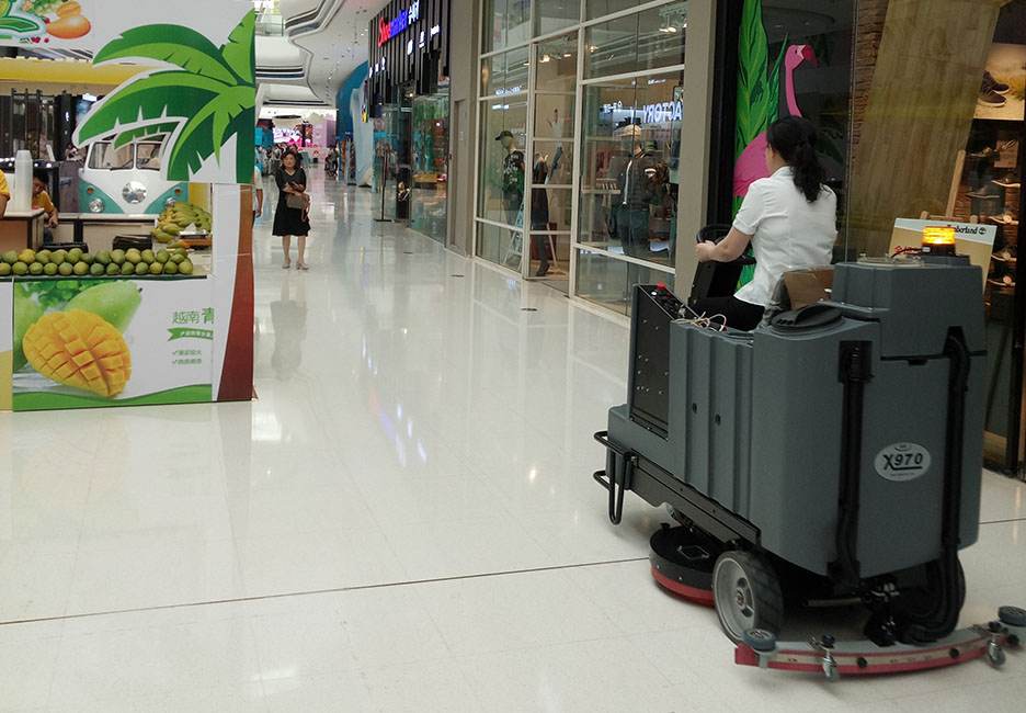 江西大型清潔設(shè)備多功能洗地機(jī)和電動(dòng)<a href=http://www.modelkot.com target=_blank class=infotextkey>掃地車生產(chǎn)廠</a>
