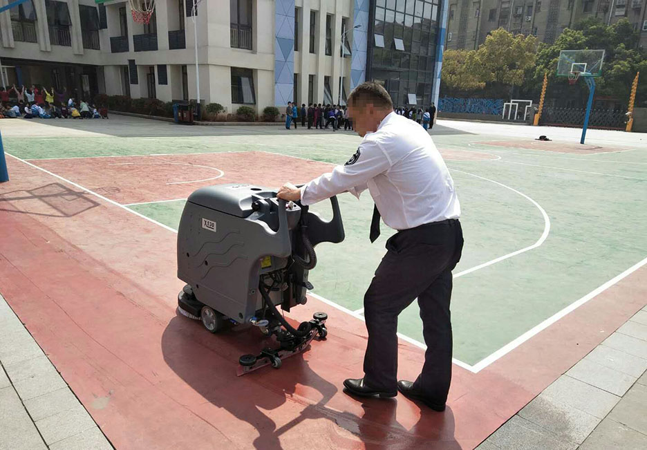 江西大型清潔設(shè)備多功能洗地機(jī)和電動(dòng)<a href=http://www.modelkot.com target=_blank class=infotextkey>掃地車生產(chǎn)廠</a>